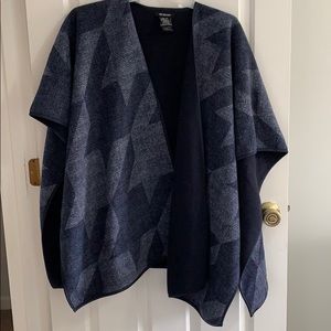 Navy blue patterned wrap.